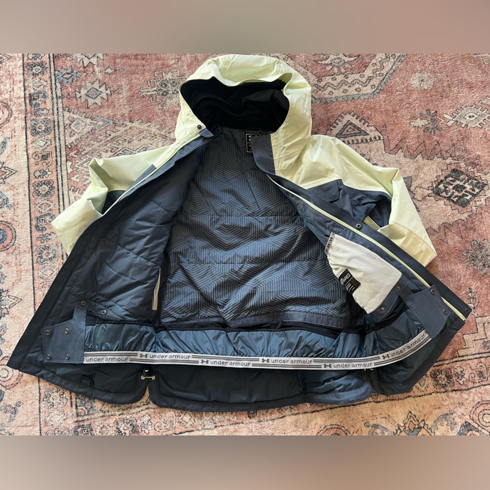 NWT! Women’s Underarmor Snow Jacket, Size M - Picture 3 of 11